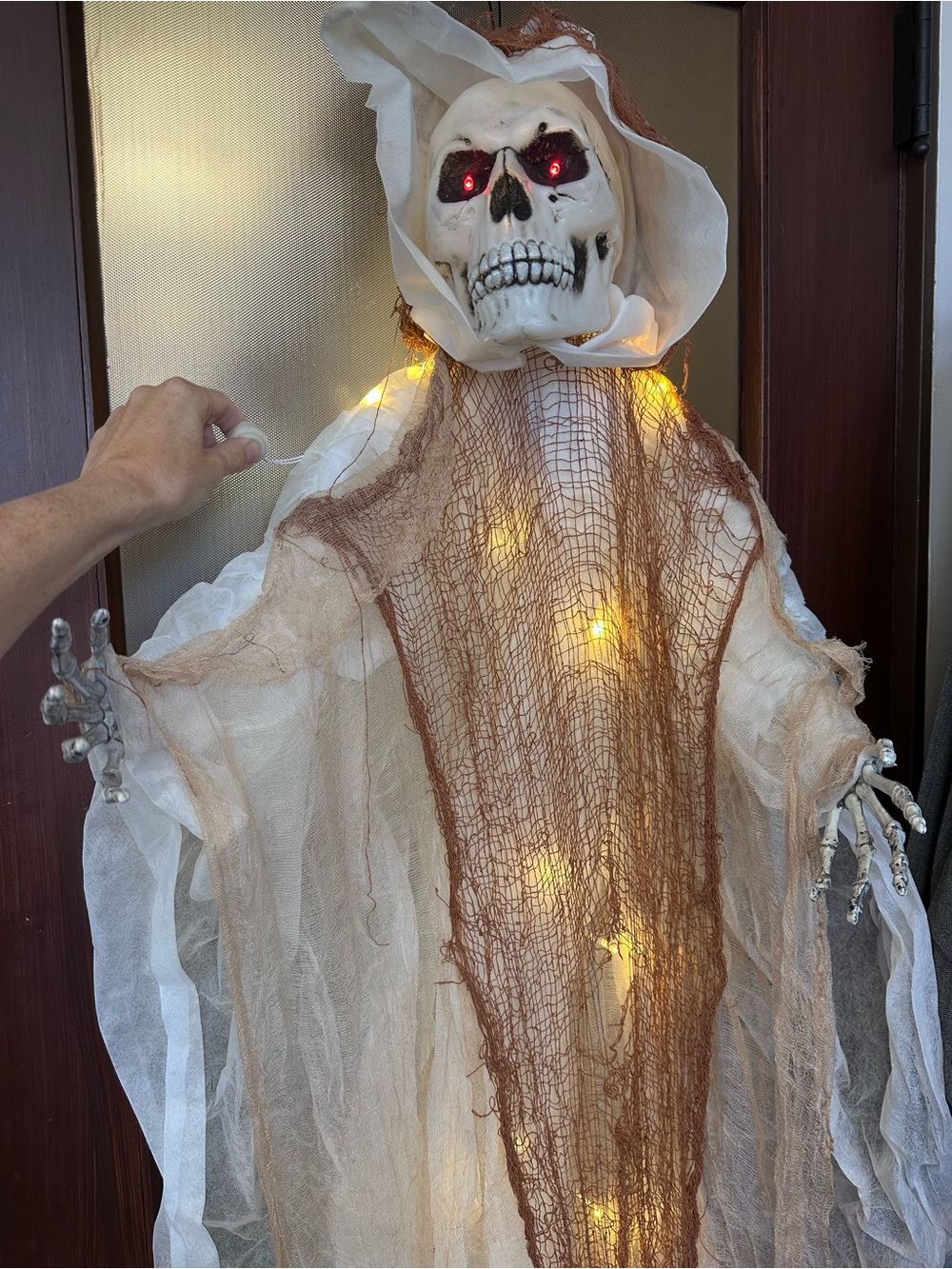 Light-Up hanging white hooded skeleton with red eyes Halloween decoration